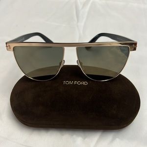 Authentic Tom Ford Stephanie sunglasses. Like new condition, no scratches w/case